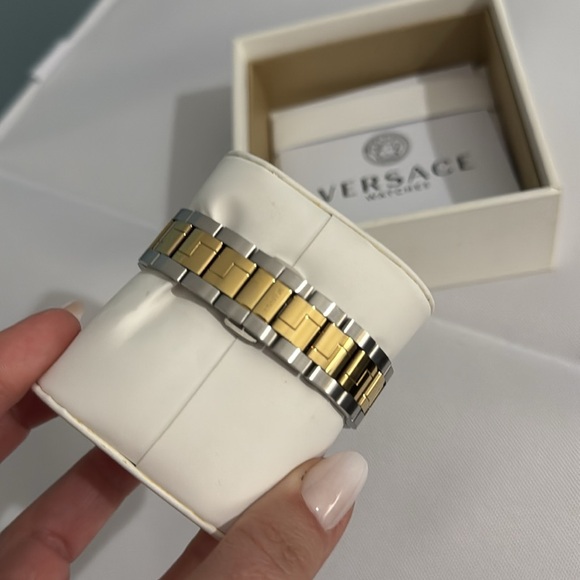 Versace Watch - Picture 4 of 6